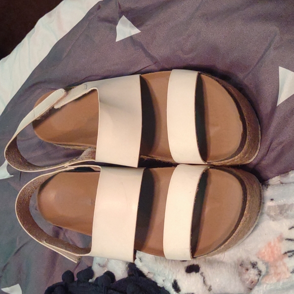 Platform sandles - Picture 1 of 3